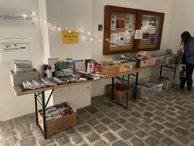 Adventmarkt mit Büchereiflohmarkt